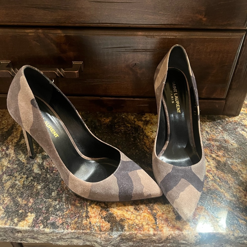 Gorgeous Saint Laurent Suede Camouflage pumps for sale! Barely worn!